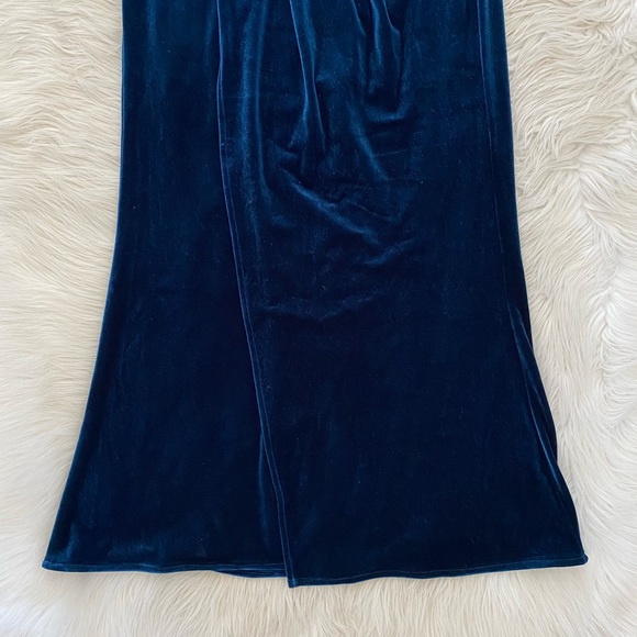 David’s Bridal Dark Blue Shimmer Velvet Faux Wrap Sleeveless Bridesmaid Gown - Picture 4 of 14
